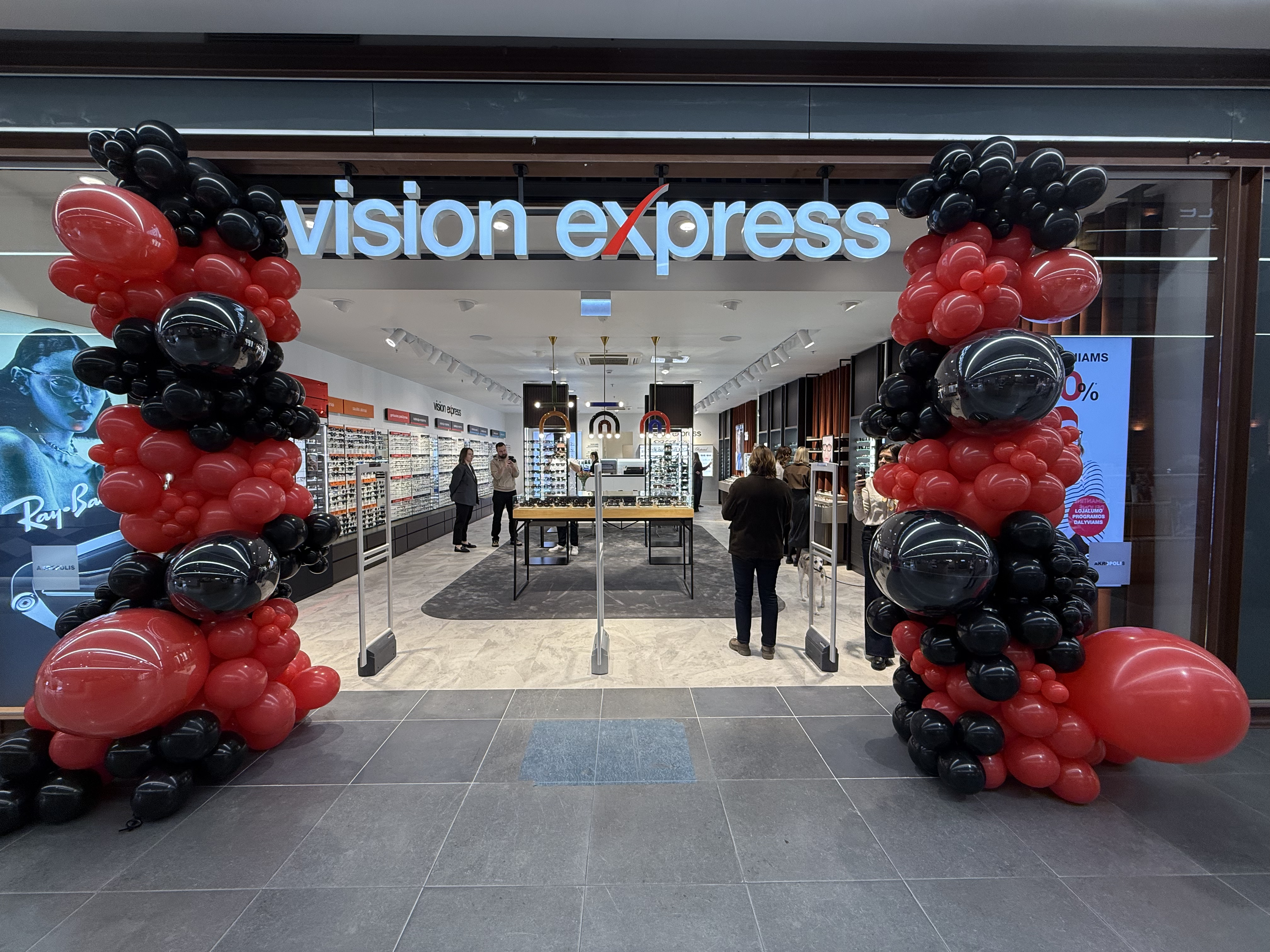 VISION EXPRESS. Atsinaujinęs optikos salonas ir nuolaidos