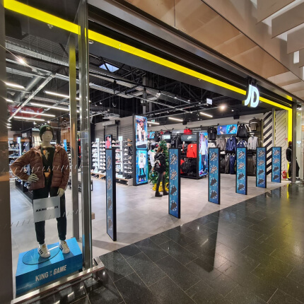 Klaipėdos „Akropolyje“ atidaryta pirmoji „JD Sports“ parduotuvė Lietuvoje