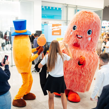 20-ojo gimtadienio proga Klaipėdos „Akropolis“ dovanoja miestui šventę: išskirtinės nuolaidos, pramogos ir Donato Montvydo koncertas