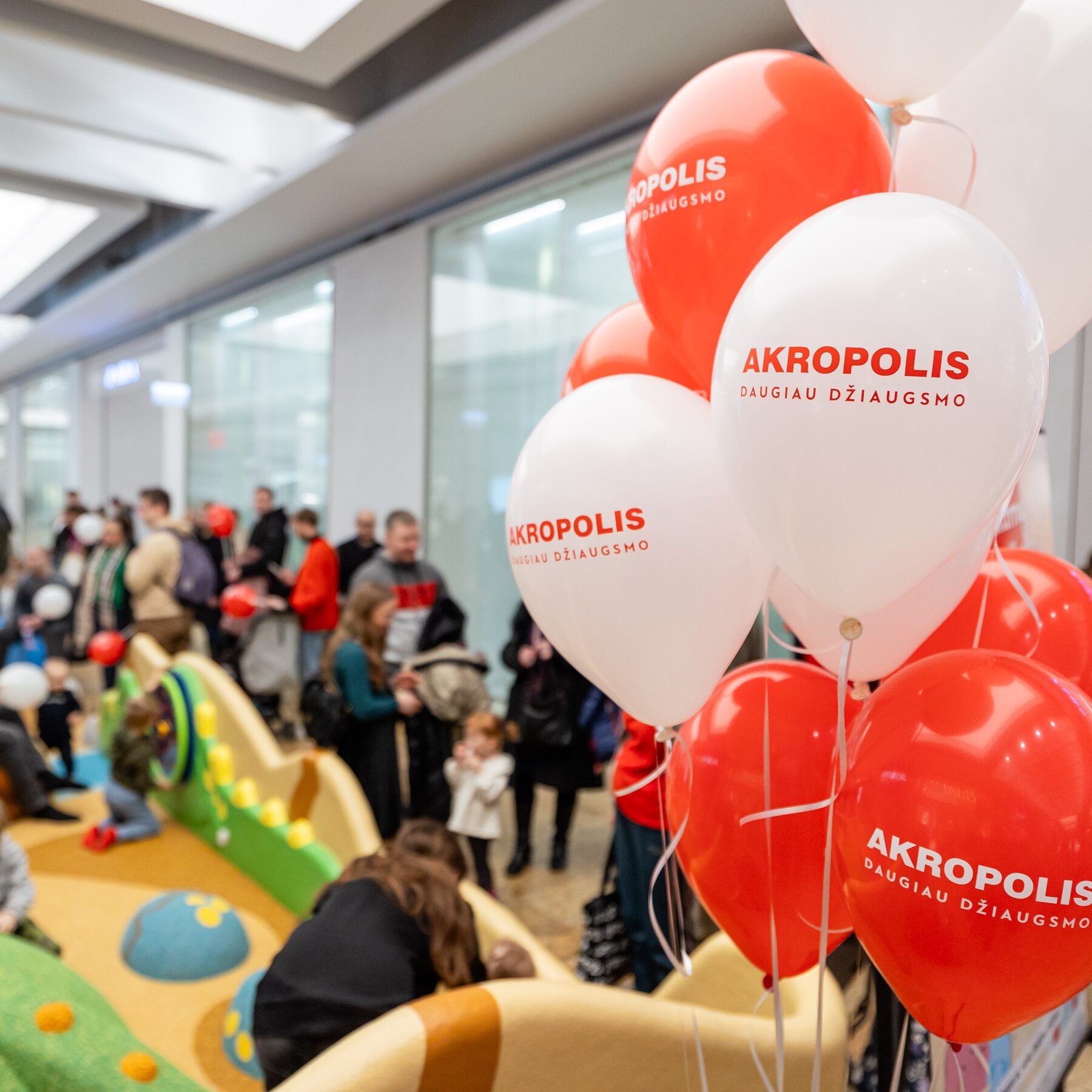 Prieš Velykas „Akropoliai“ džiugins vaikus – išdalins net 6000 šokoladinių kiaušinių  