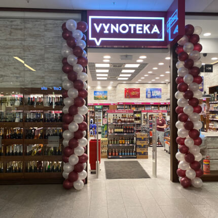 VYNOTEKA. Atsinaujinusi parduotuvė Šiaulių AKROPOLYJE.