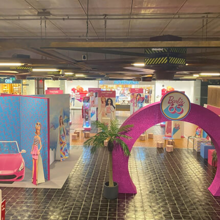 Šiaulių „Akropolyje“ – kultinei lėlei Barbei skirta paroda