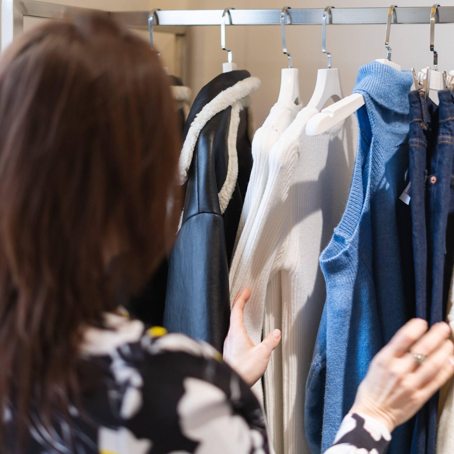 Spintos kapsulė: stilistė atsakė, kodėl metų pradžioje ji tampa ypač aktuali