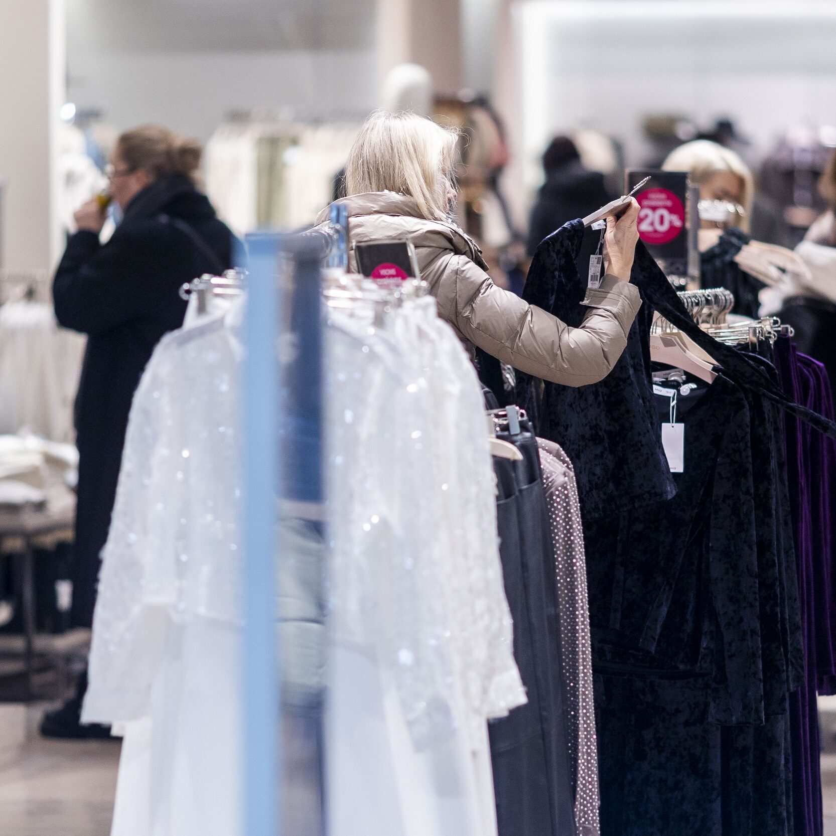 Stilistė ragina drąsiau matuotis – galite atrasti naujų jums tinkančių stiliaus derinių