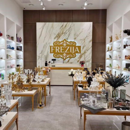 FREZIJA. Atsinaujinusi parduotuvė Vilniaus AKROPOLYJE