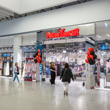 Vilniaus „Akropolyje“ – dar vienas garsus prekės ženklas: duris atvėrė didžiausia Baltijos šalyse „New Yorker“ parduotuvė