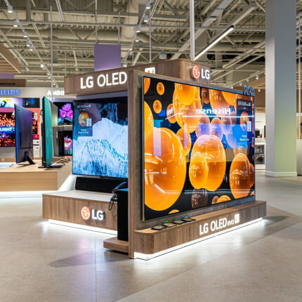 Naujos kartos „Elesen“ parduotuvėje Vilniaus „Akropolyje“ – vienintelis toks televizorius Baltijos šalyse