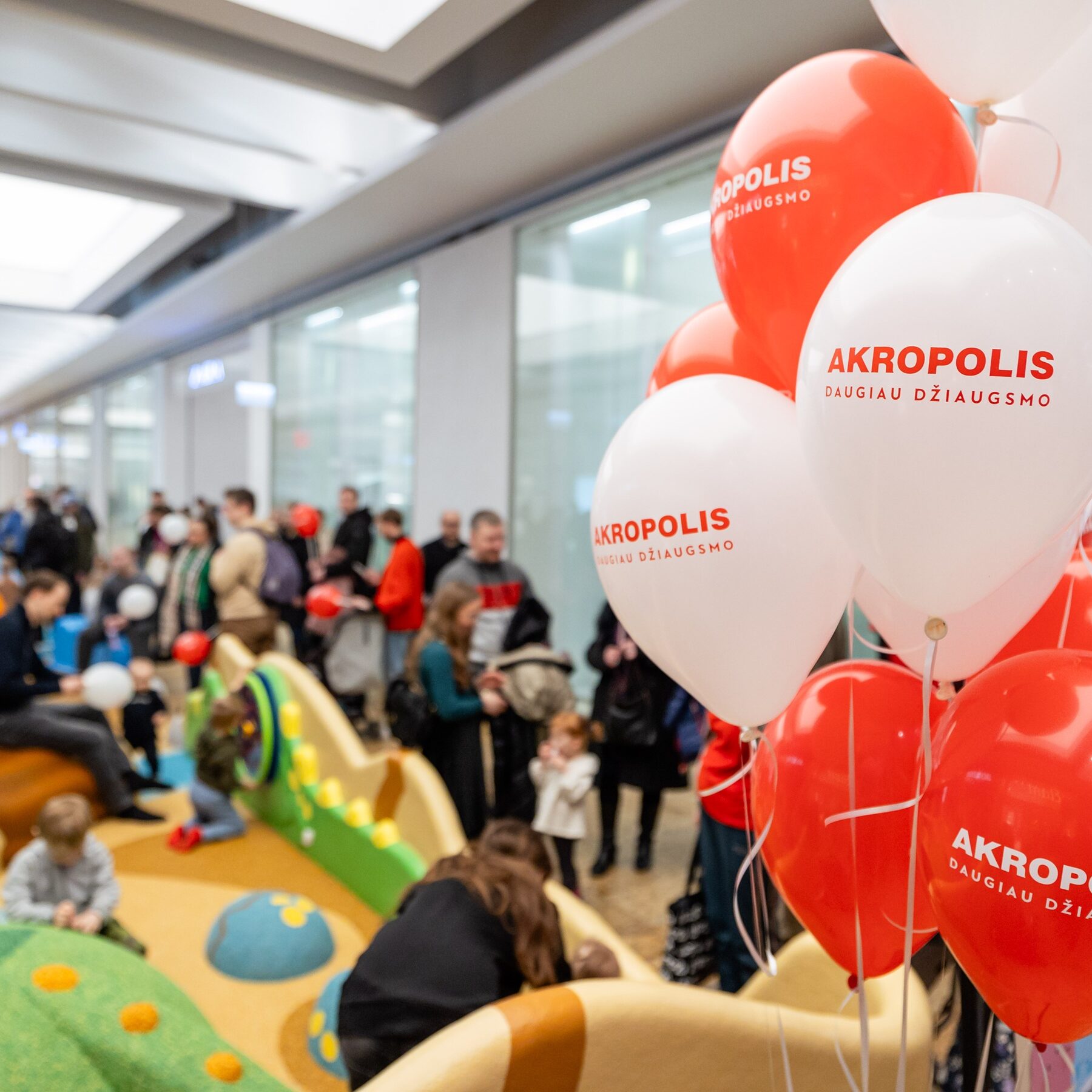 Prieš Velykas „Akropoliai“ džiugins vaikus – išdalins net 6000 šokoladinių kiaušinių  